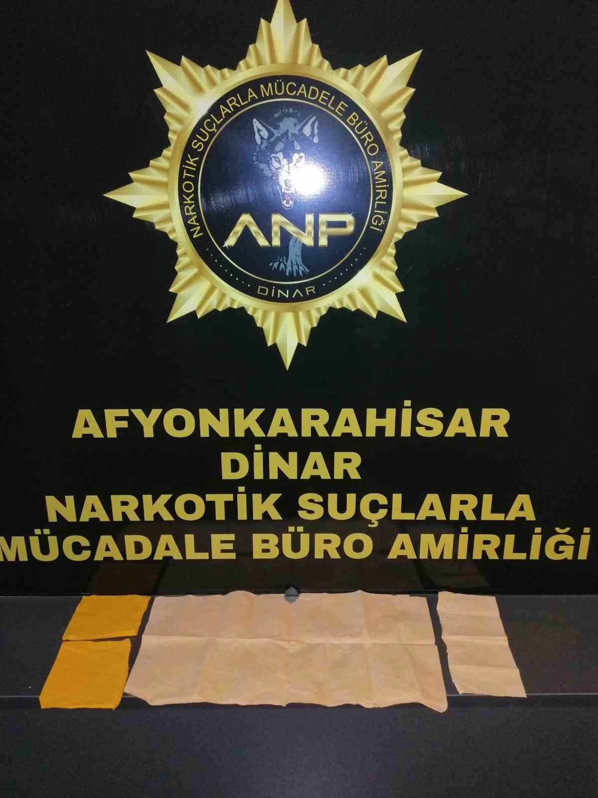 Peçeteye emdirilmiş uyuşturucu ile yakalanan 2 kişi tutuklandı