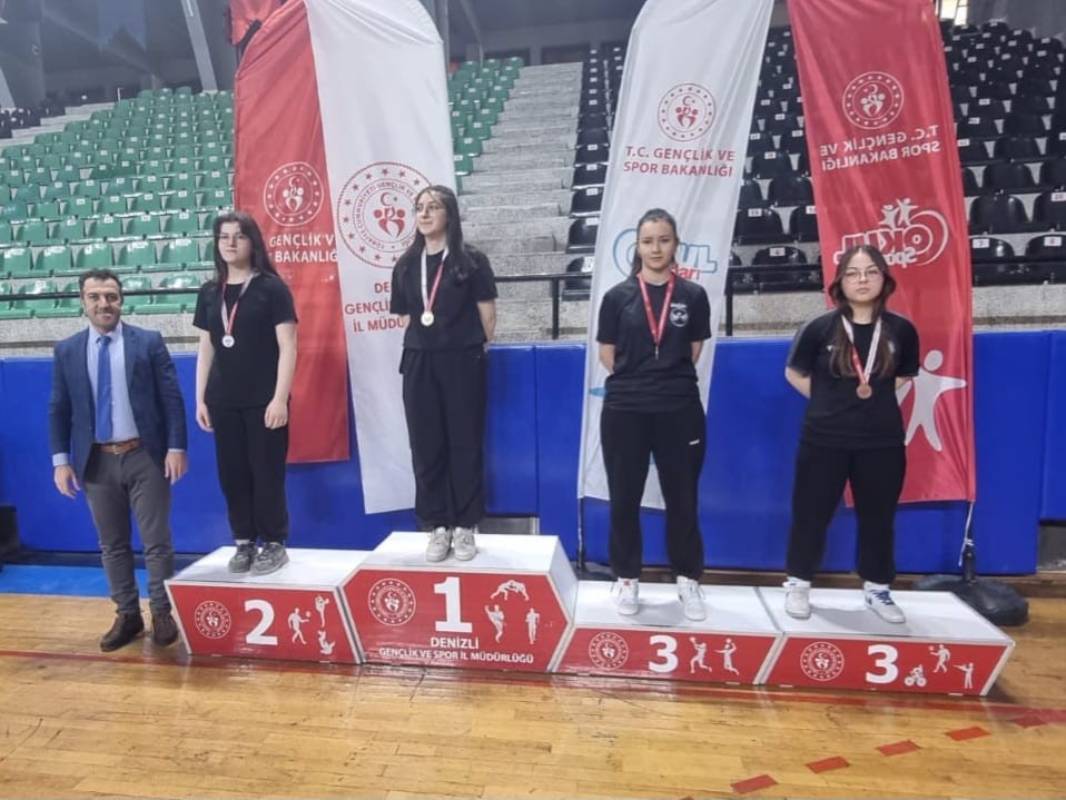 Badminton gençler grup şampiyonası heyecanı Denizli’de yaşandı
