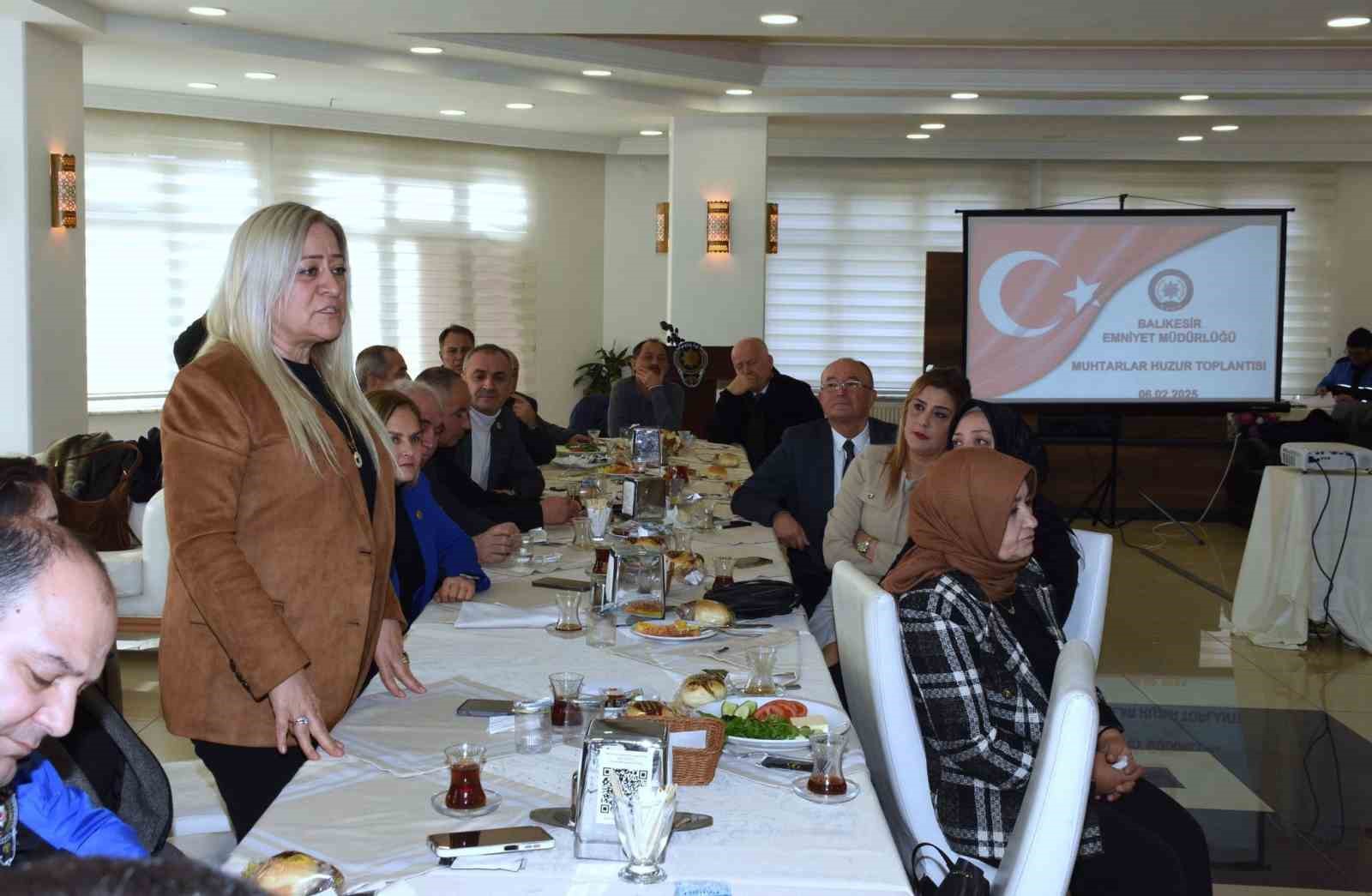 Balıkesir Emniyet M&uuml;d&uuml;rl&uuml;ğ&uuml;nden muhtarlara &rsquo;Huzur&rsquo; toplantısı
