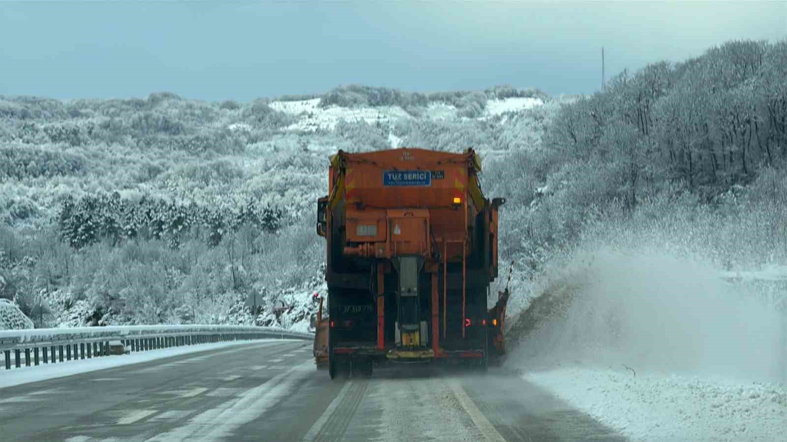 Bartın’da kar 5 köy yolunu ulaşıma kapattı
