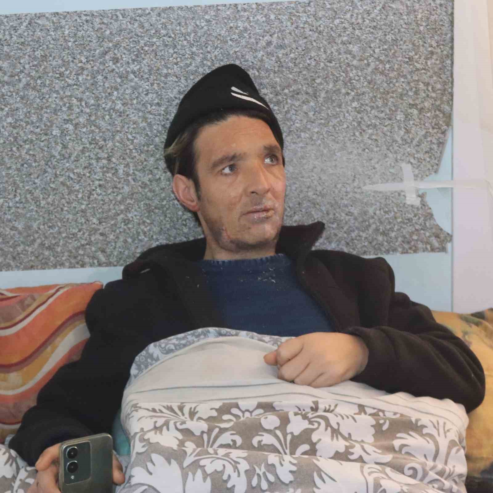 Seferihisar Belediye Başkanı, y&uuml;z&uuml; yanan personelini ziyaret etti
