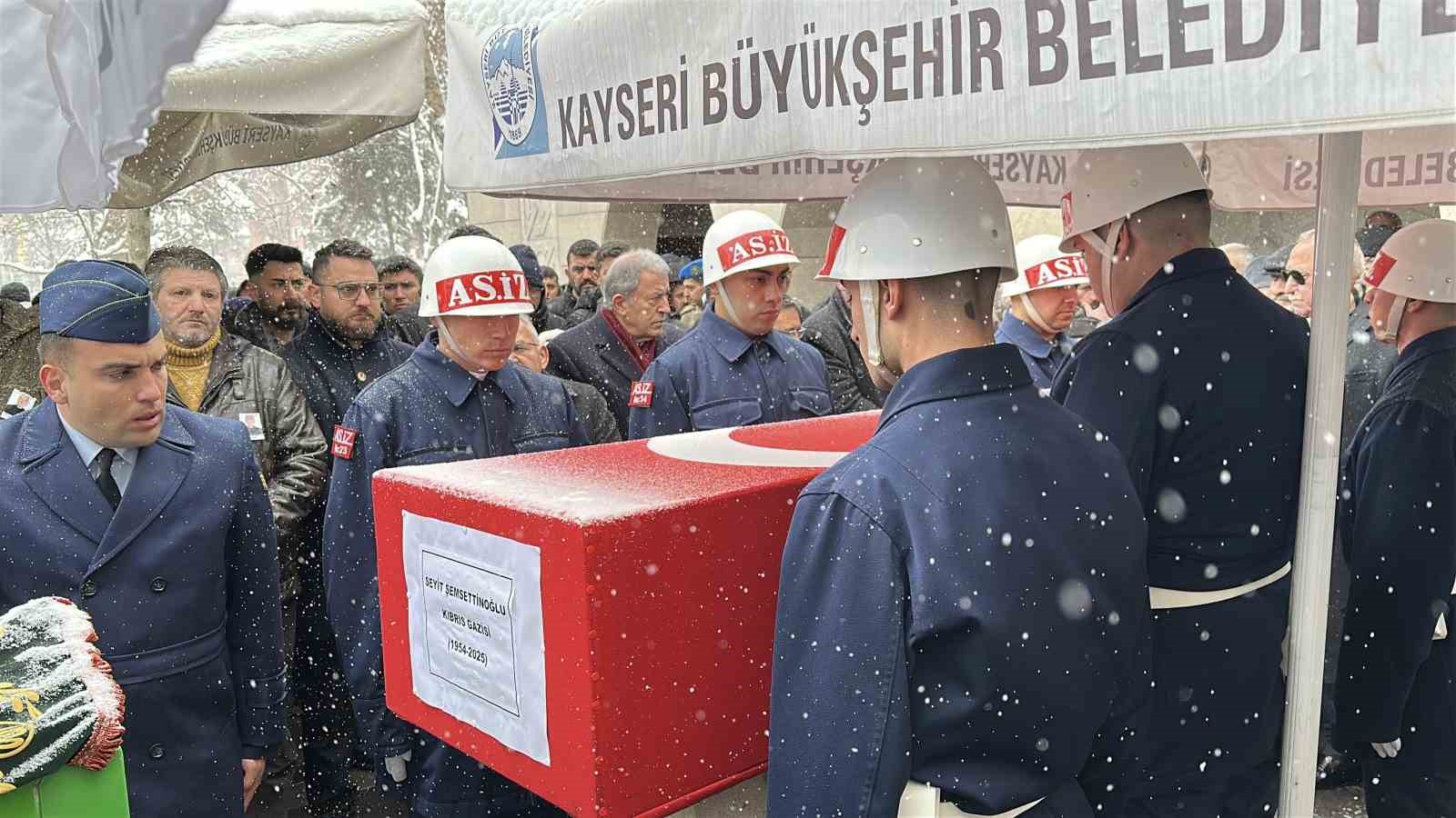 Kayserili Kıbrıs gazisi toprağa verildi
