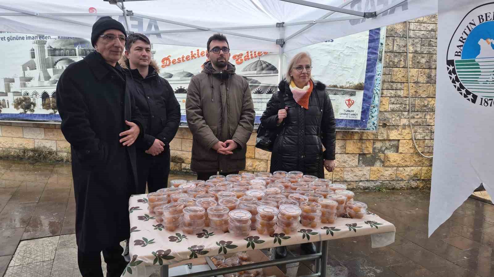 Bartın&rsquo;da depremzedeler hayrına lokma dağıtıldı
