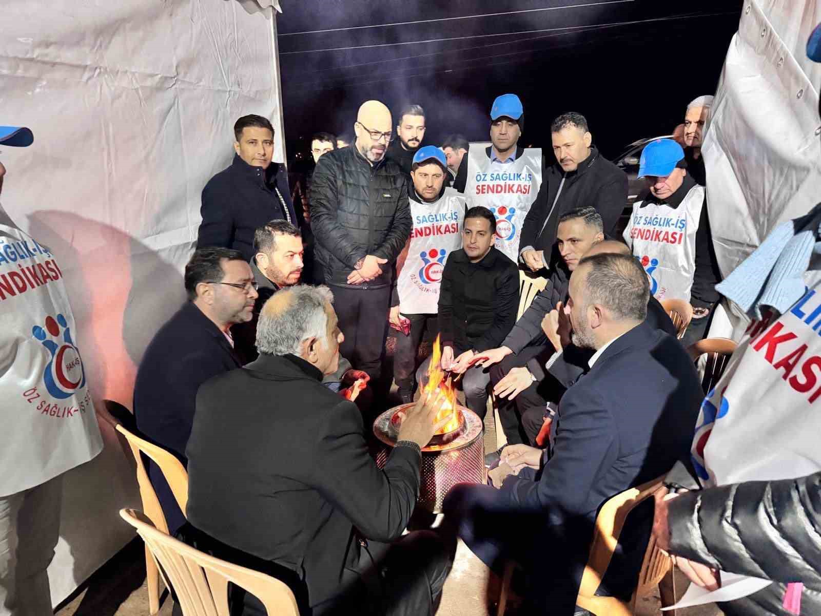 Hak-İş İl Başkanı Ak&uuml;z&uuml;m depremin ikinci yılında Kahramanmaraş&rsquo;ta
