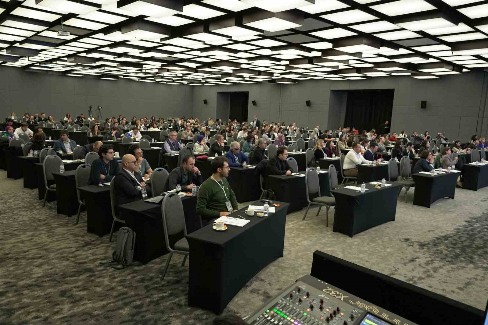 Prof. Dr. Mustafa Özdoğan: "25-30 bin ailenin her yıl kanserle karşı karşıya kalması durumuyla yüz yüzeyiz"