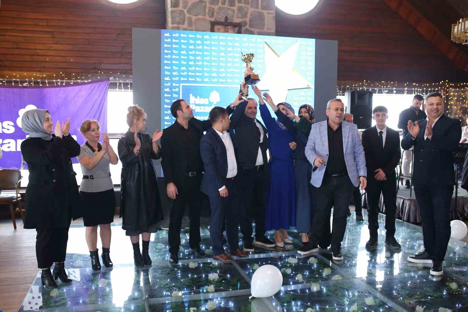 İhlas Pazarlama başarılı ofis ve personellerini ödüllendirdi