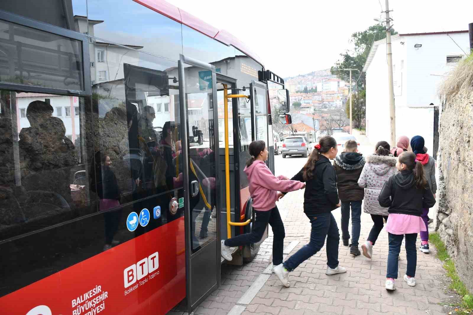 Büyükşehir, öğrenciler için seferber oldu