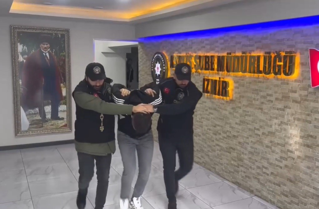 Kendisine borcu olan arkadaşını bıçaklayarak öldürdü