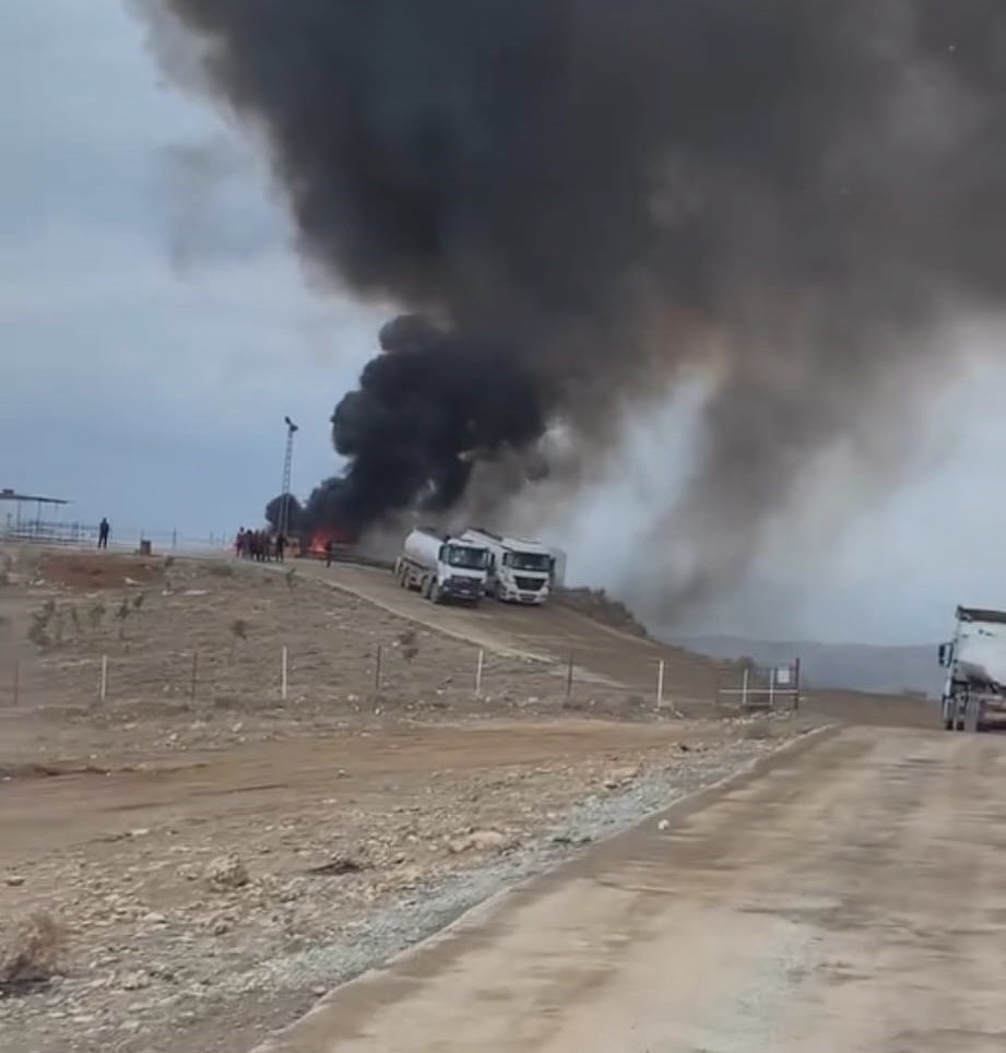 Batman’da atık petrol havuzunda yangın