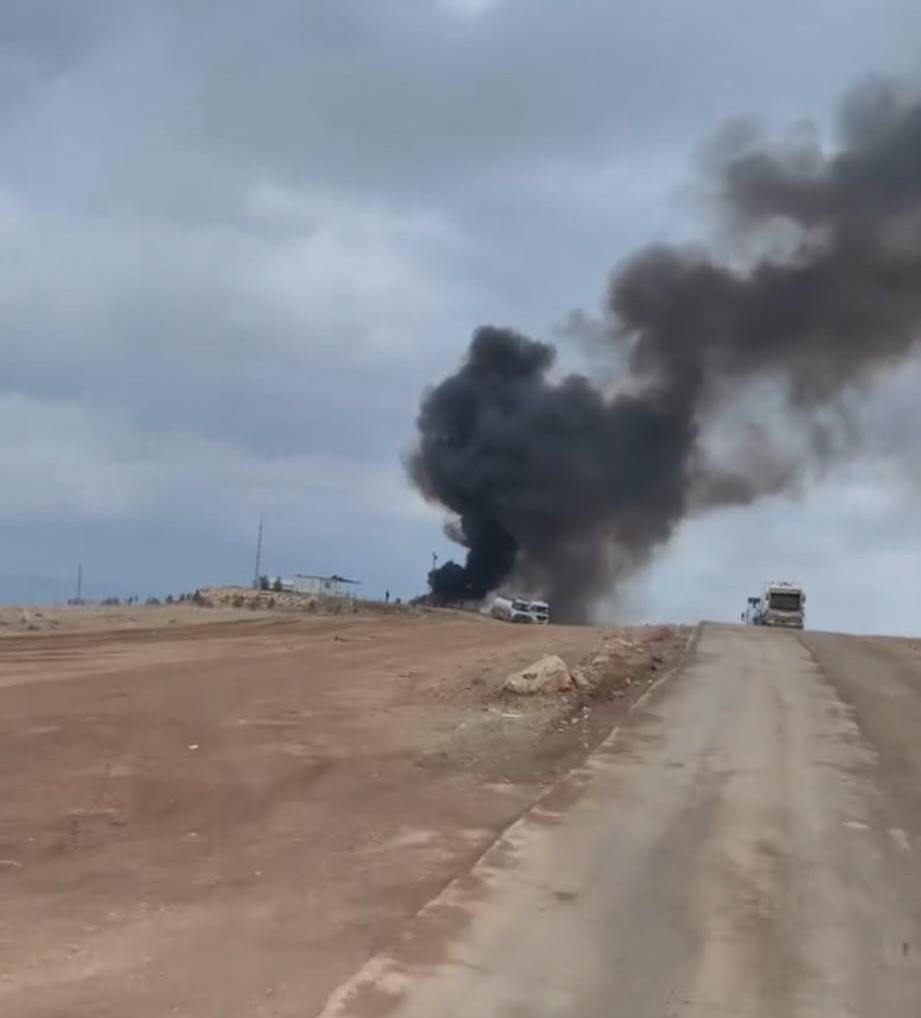 Batman&rsquo;da atık petrol havuzunda yangın
