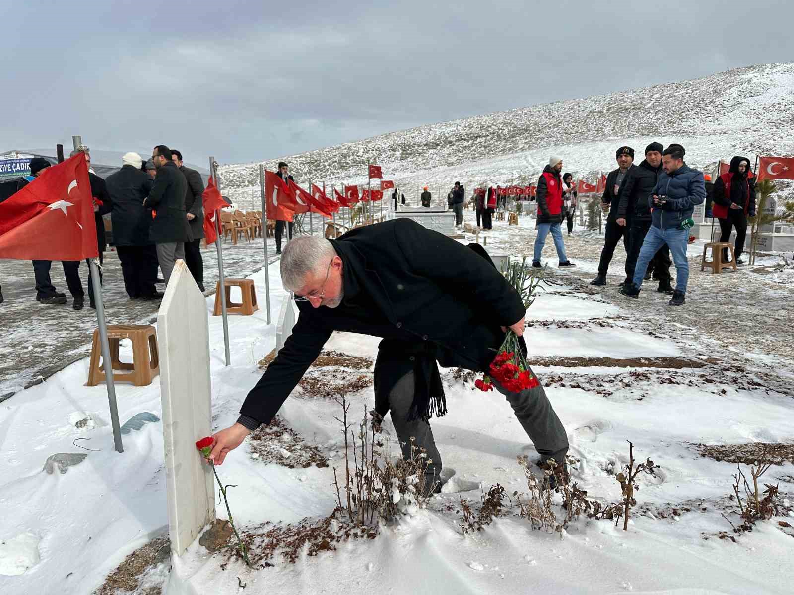 Başkan Aşgın&rsquo;a yalnız bırakmadığı Afşin&rsquo;de fahri hemşehrilik beratı verildi
