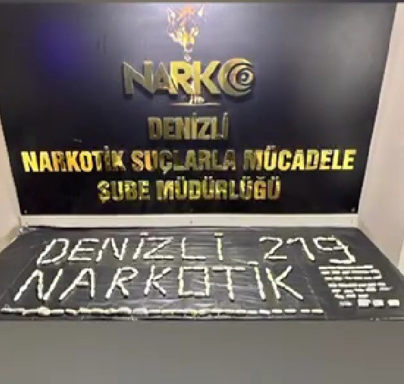 Uçaktan inen yabancı kuryenin midesinden 1.3 kilo uyuşturucu çıktı