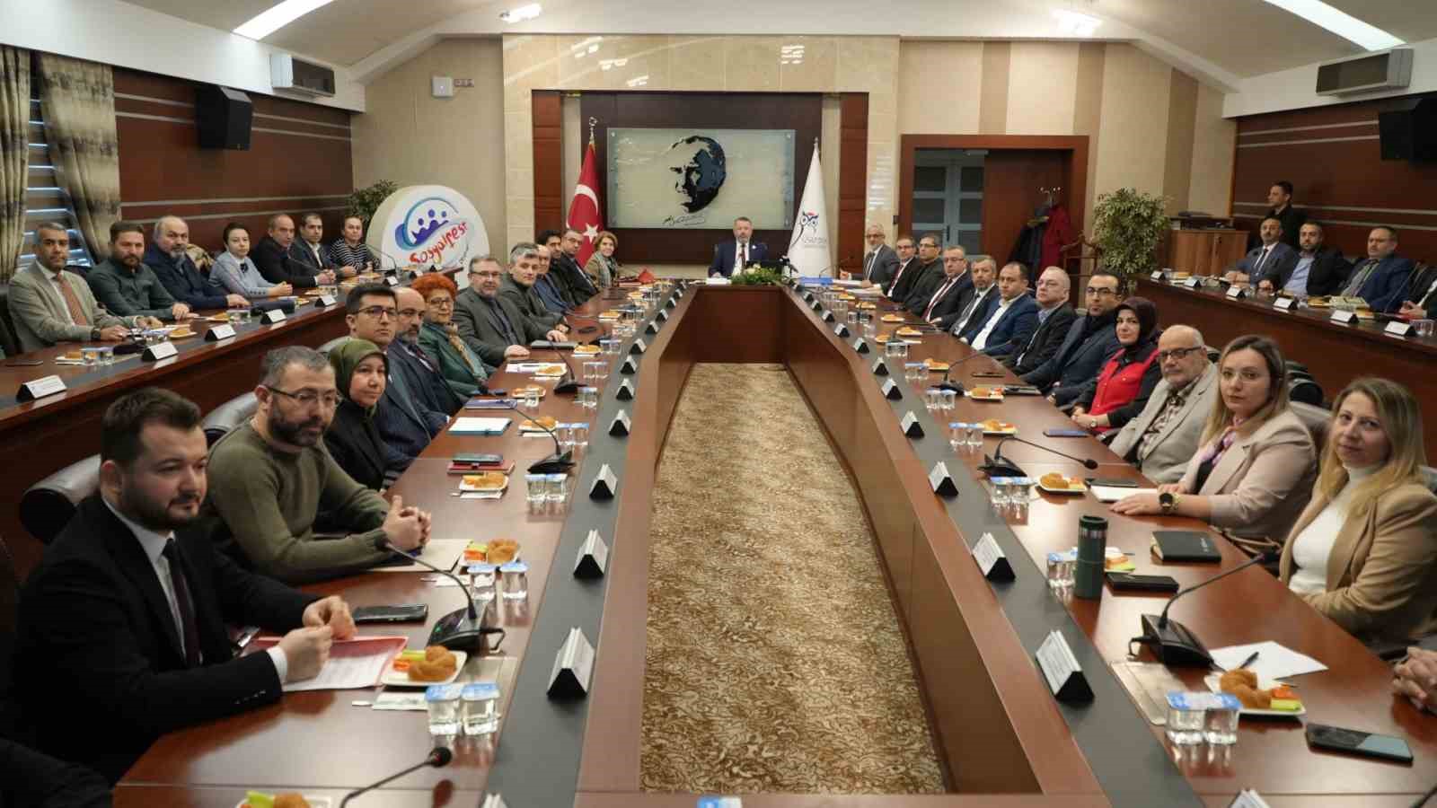 Rekt&ouml;r Kırışık: "Karab&uuml;k &Uuml;niversitesi bilim merkezli &ouml;ğrenci dostu bir &uuml;niversitedir"
