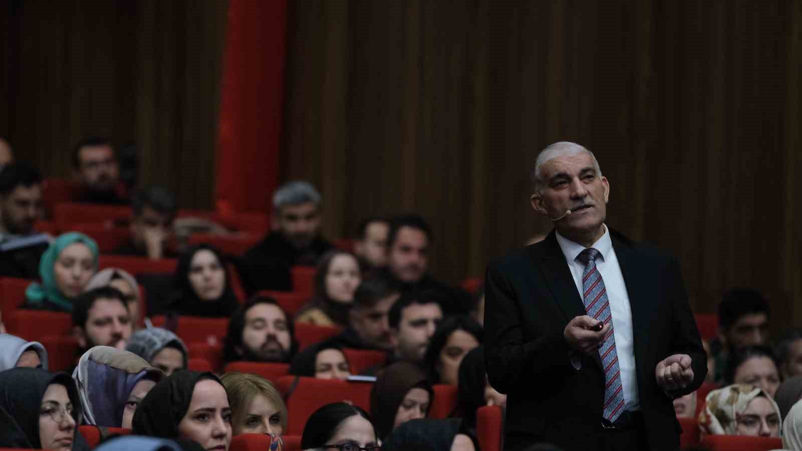 Başkan Büyükakın: "En büyük yatırımı gençlerimize yapıyoruz"
