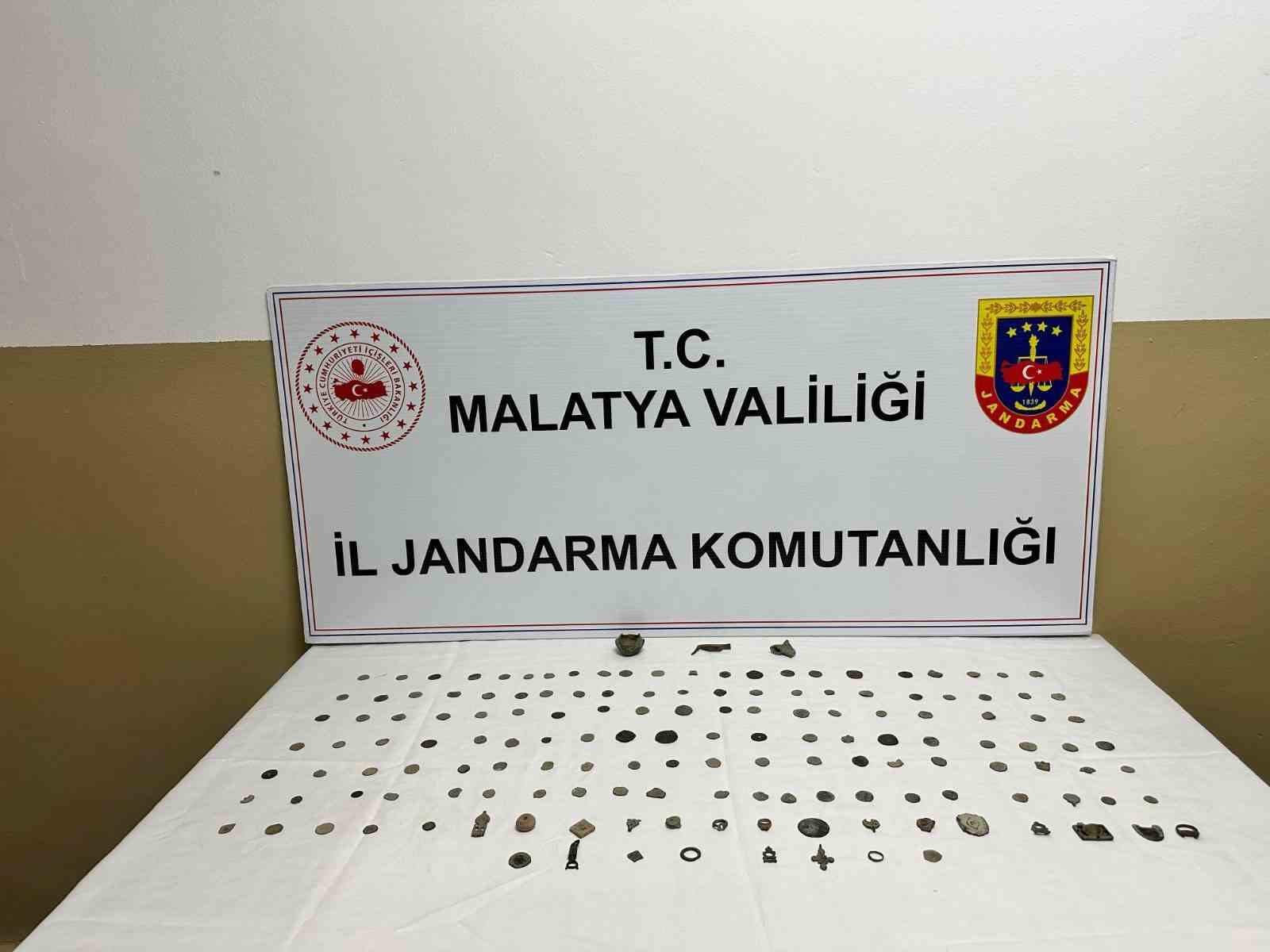 Malatya’da jandarmadan tarihi eser operasyonu