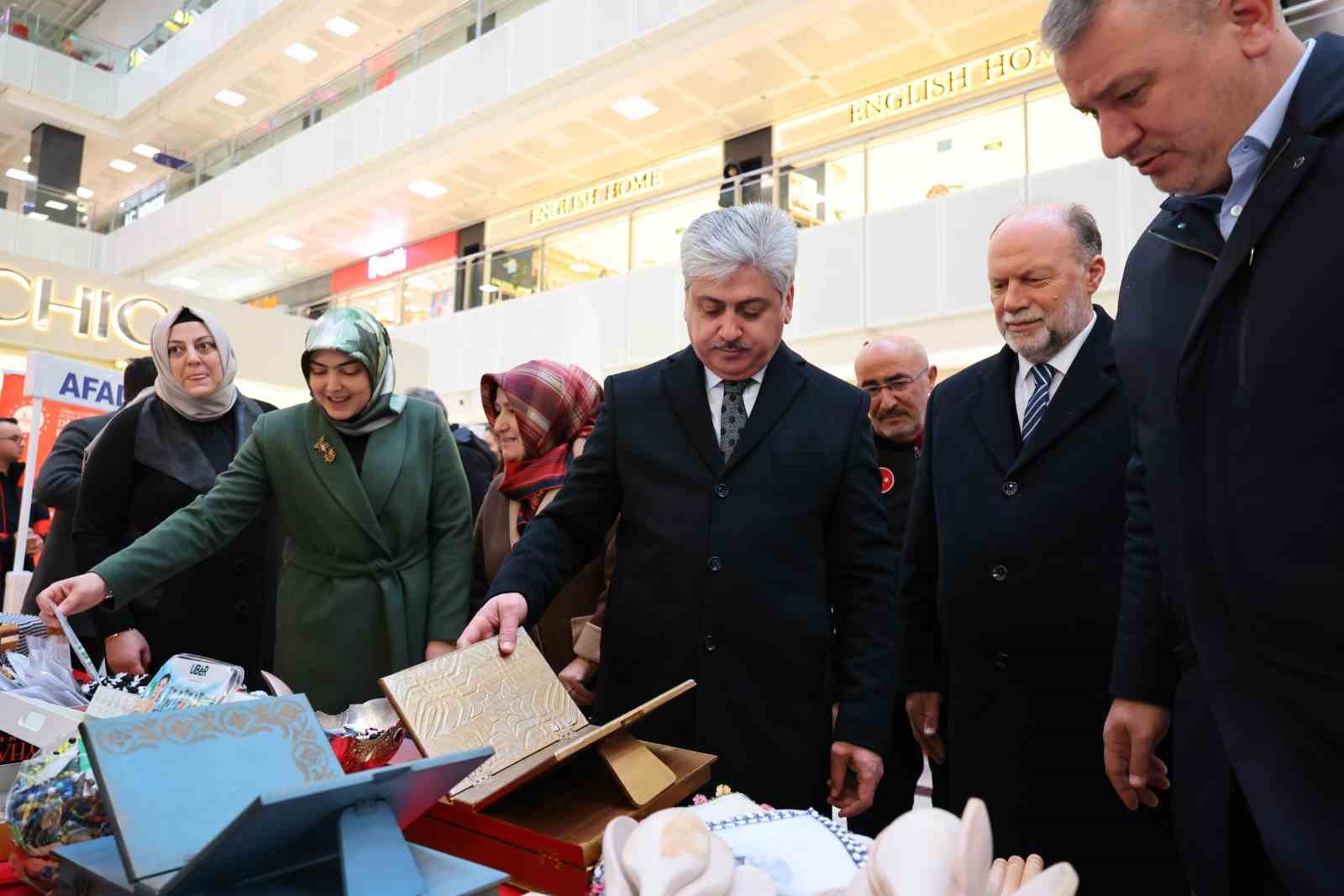 Deprem bölgesindeki cami ve Kur’an kurslarına destek için hayır çarşısı açıldı
