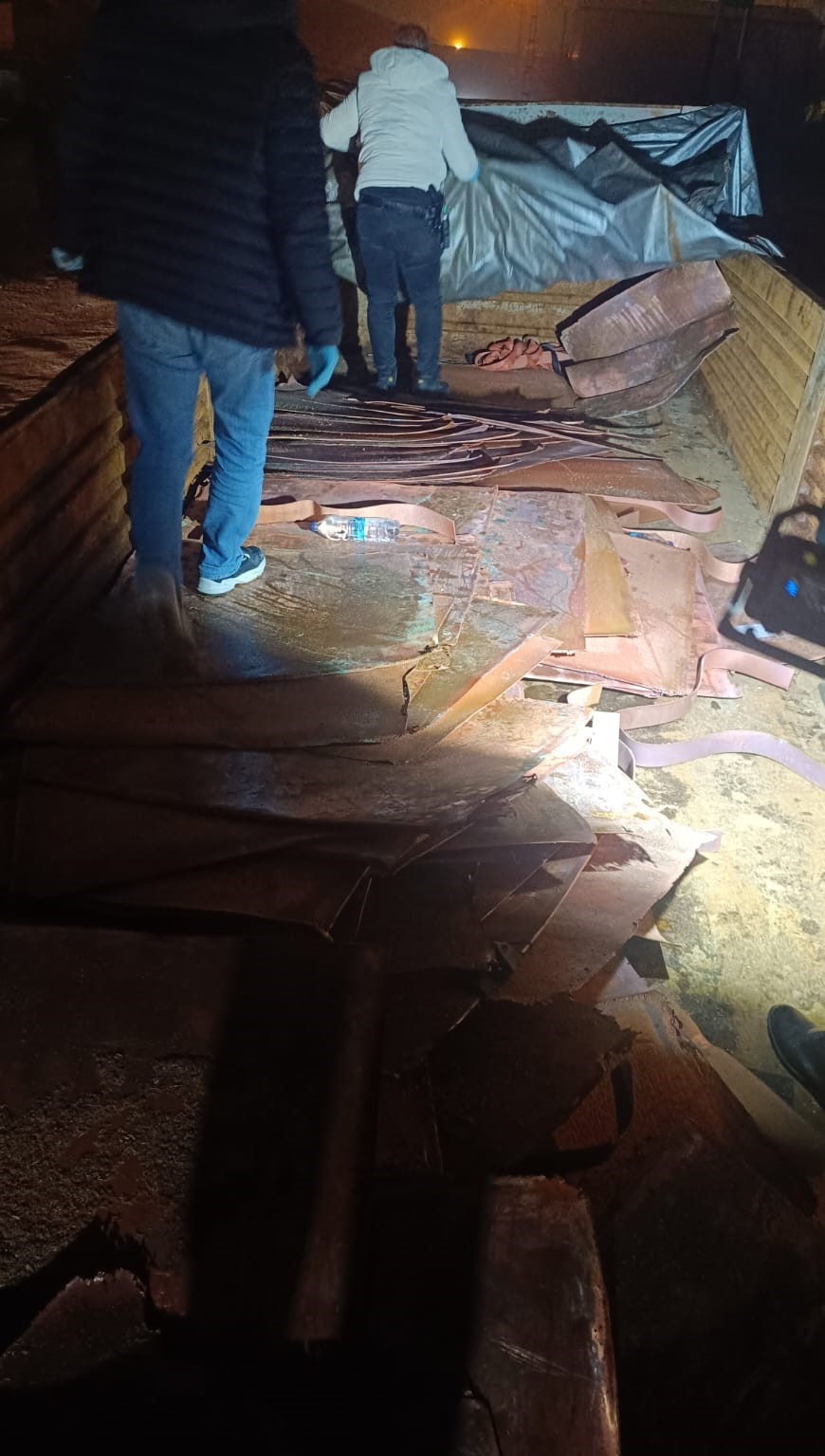 Amasya&rsquo;da bakır dolu tır dorsesini &ccedil;aldılar: 3 ilde d&uuml;zenlenen operasyonda 4 tutuklama
