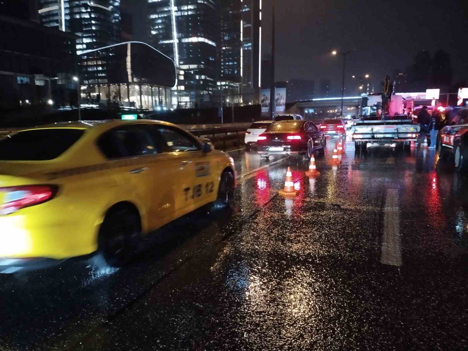 Ataşehir’de zincirleme trafik kazası: 1 ölü, 2 yaralı
