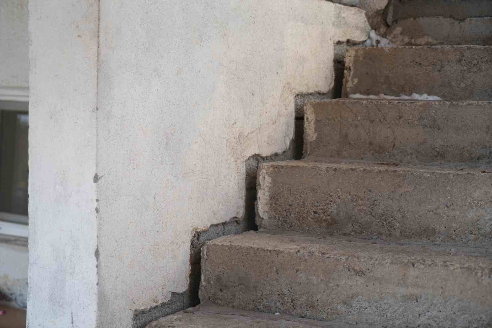 Acarkent köyünün bataklık ve fay hattı üzerine kurulduğu iddiası