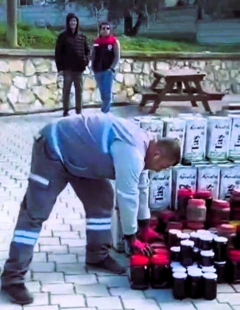 Denizli’de sahte 4 bin 500 litre zeytinyağı ile 980 kilo bal imha edildi