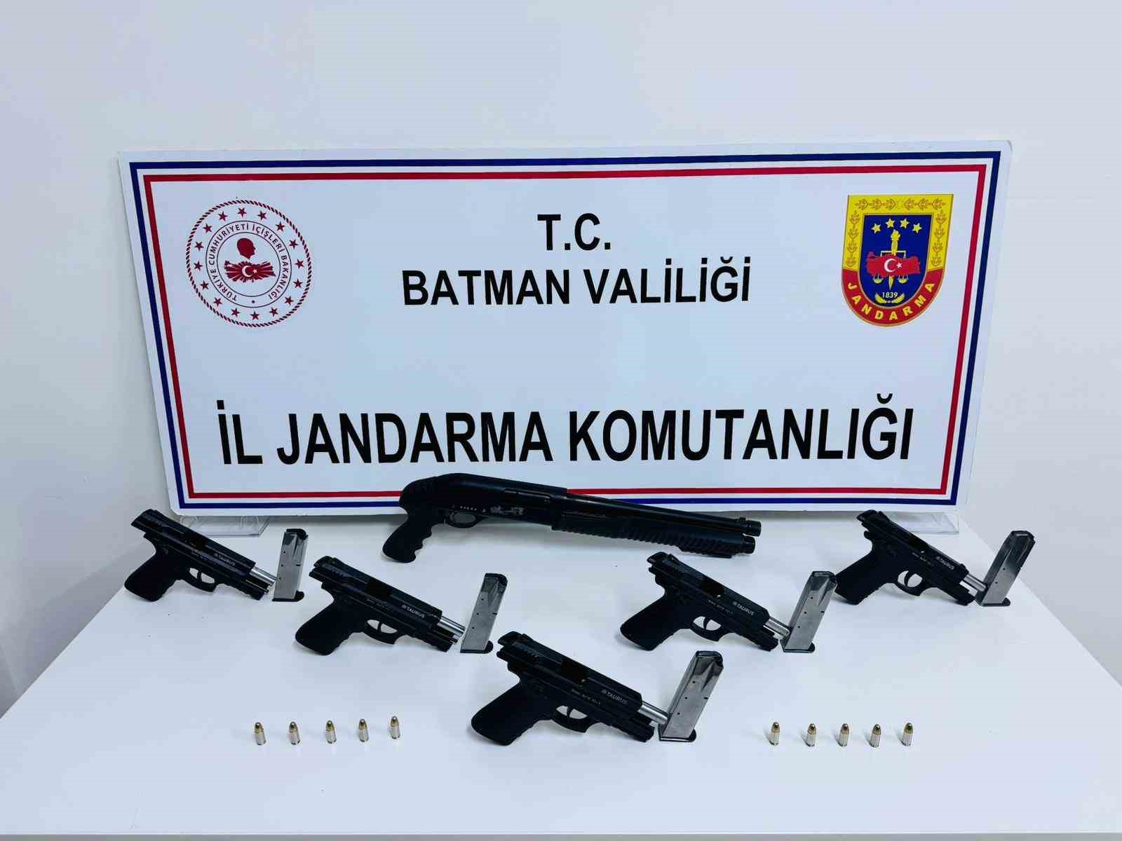 Batman’da bir adrese yapılan aramada silah ve mermi ele geçirildi