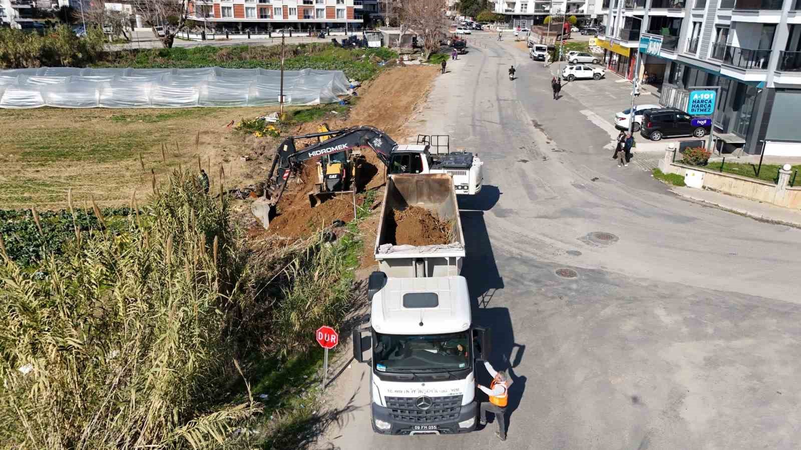 Aydın Büyükşehir Belediyesi yol çalışmalarını sürdürüyor
