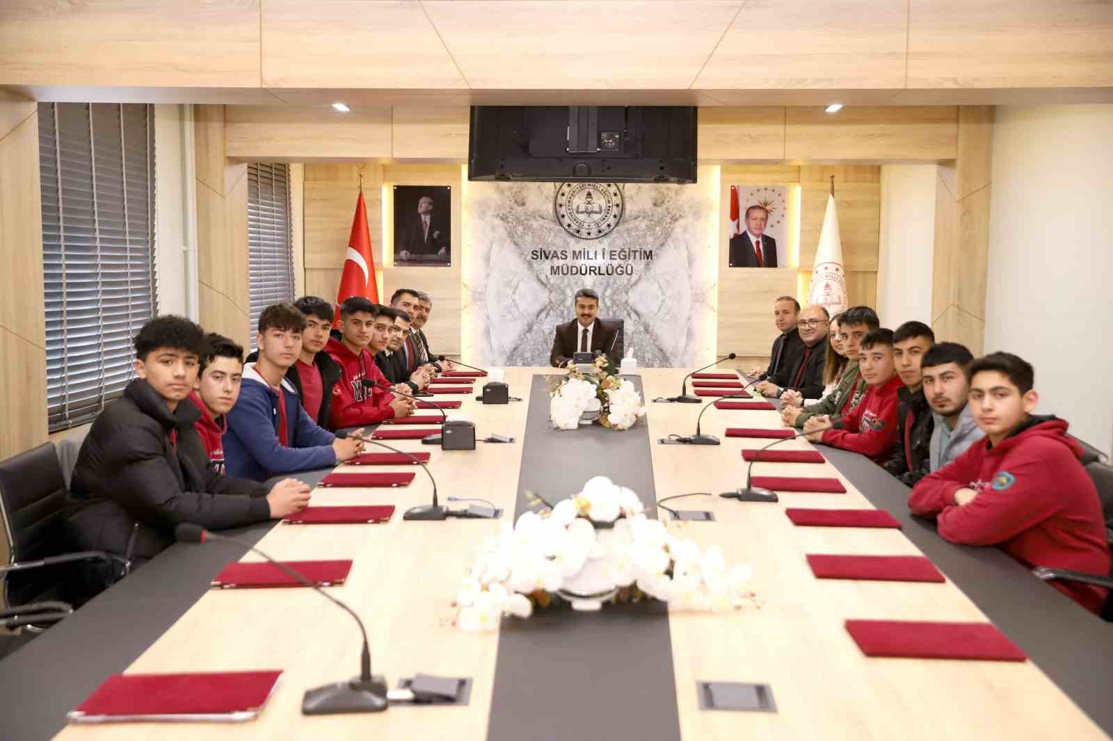 Sivaslı öğrenciler Fransa’da staj yapacak
