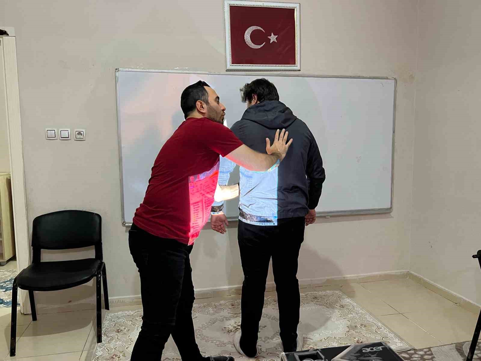 Silopi’de ev hanımlarına temel ilk yardım eğitimi verildi