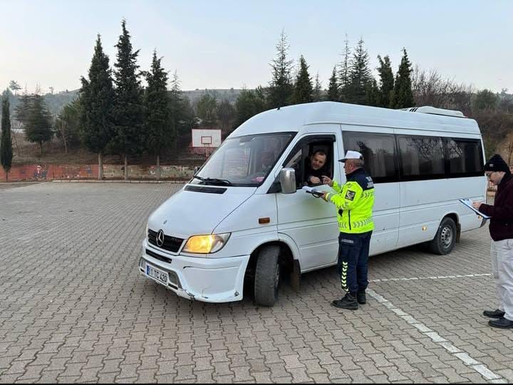 Jandarma okulların çevresinde adeta kuş uçurtmuyor