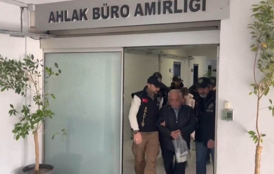 İzmir’de masaj salonuna fuhuş baskını: 9 gözaltı
