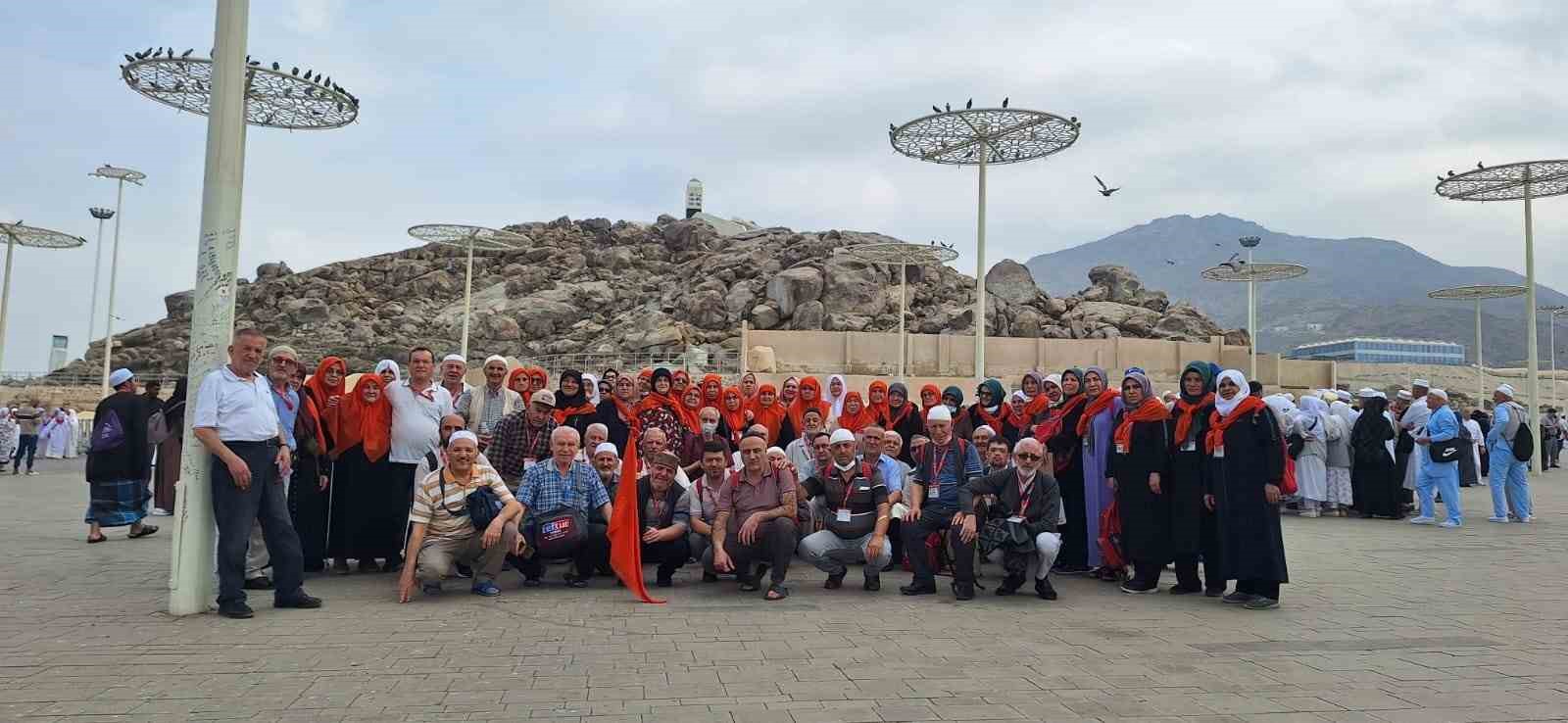 Eğirdirli umre kafilesi, Arafat’ta Eğirdir Gölü için yağmur duası etti
