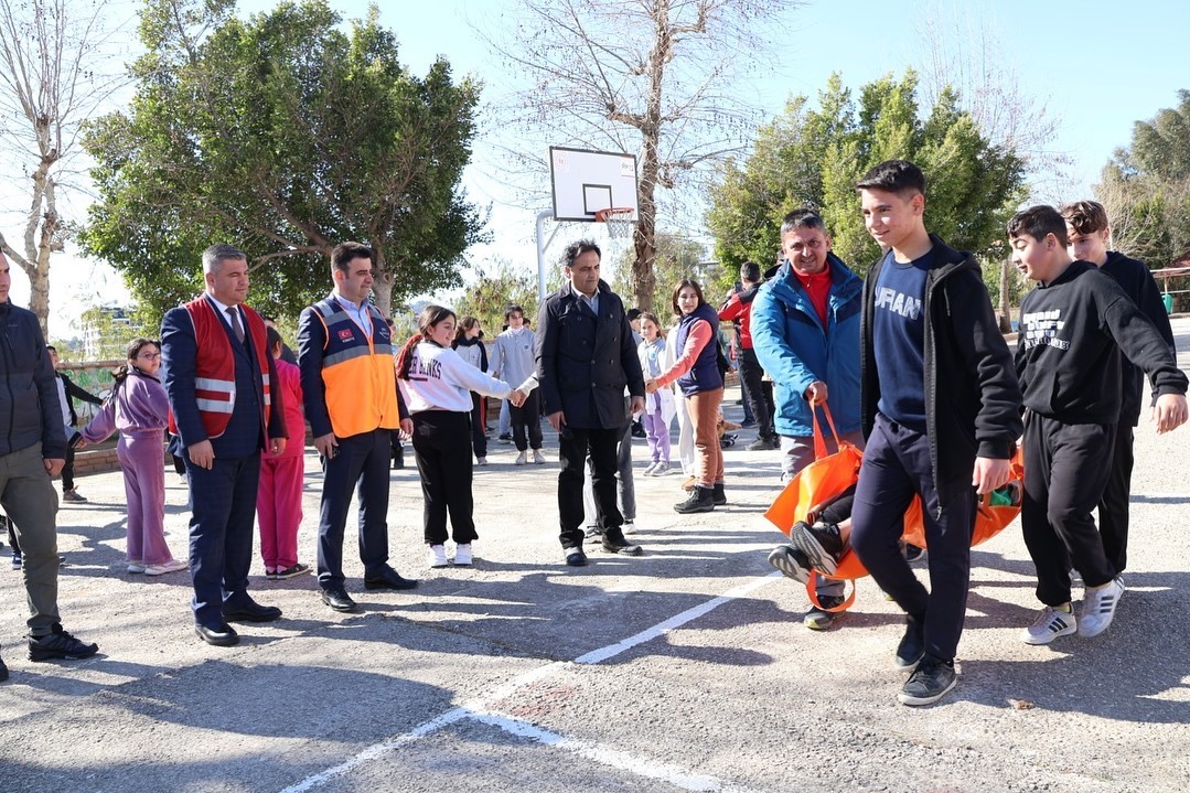 Öğrencilere afet eğitimi verildi
