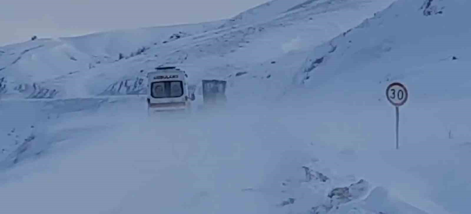 Elazığ’da zorlu kış şartlarında ekipler engel tanımadı