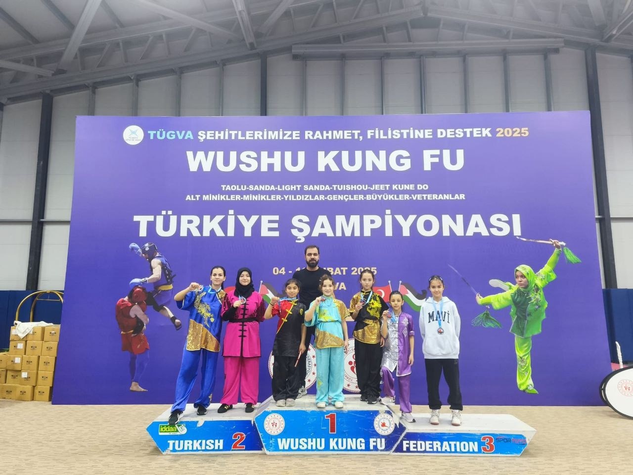 Karamanlı sporcular Wushu Kung Fu T&uuml;rkiye Şampiyonası&rsquo;nda madalyalarla d&ouml;nd&uuml;
