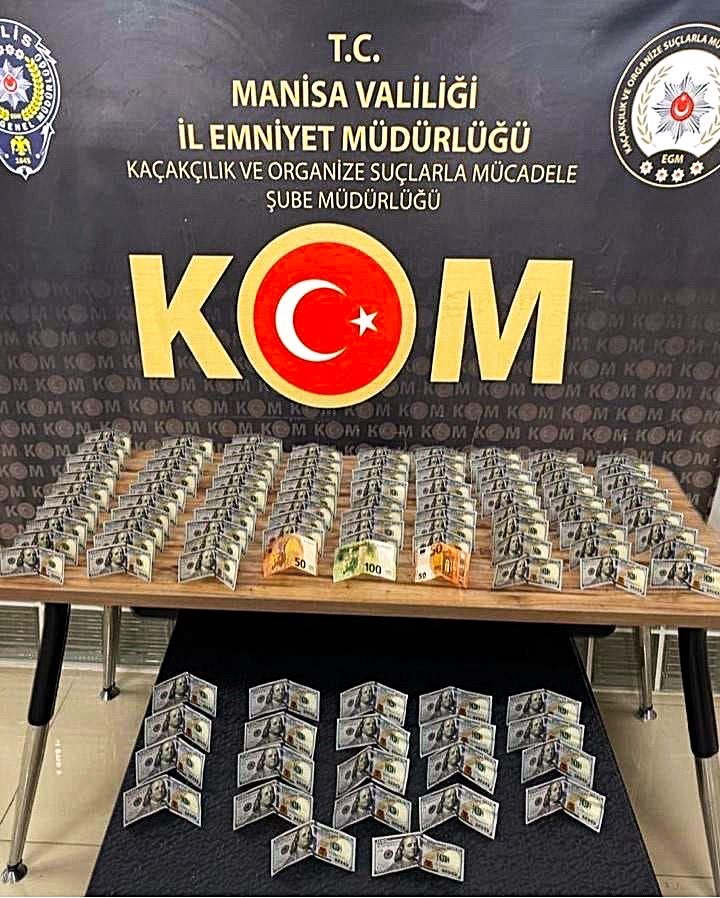 &Uuml;stlerinde sahte d&ouml;vizle yakalanan 2 şahıs tutuklandı
