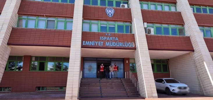 Isparta&rsquo;da sahte altın dolandırıcıları yakalandı
