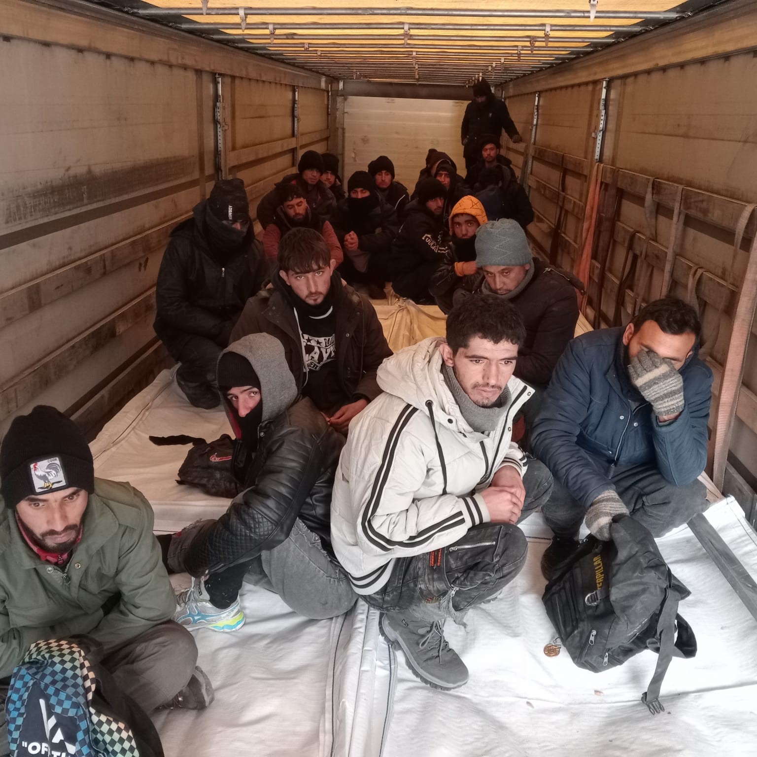 Amasya&rsquo;da 24 d&uuml;zensiz g&ouml;&ccedil;men yakalandı
