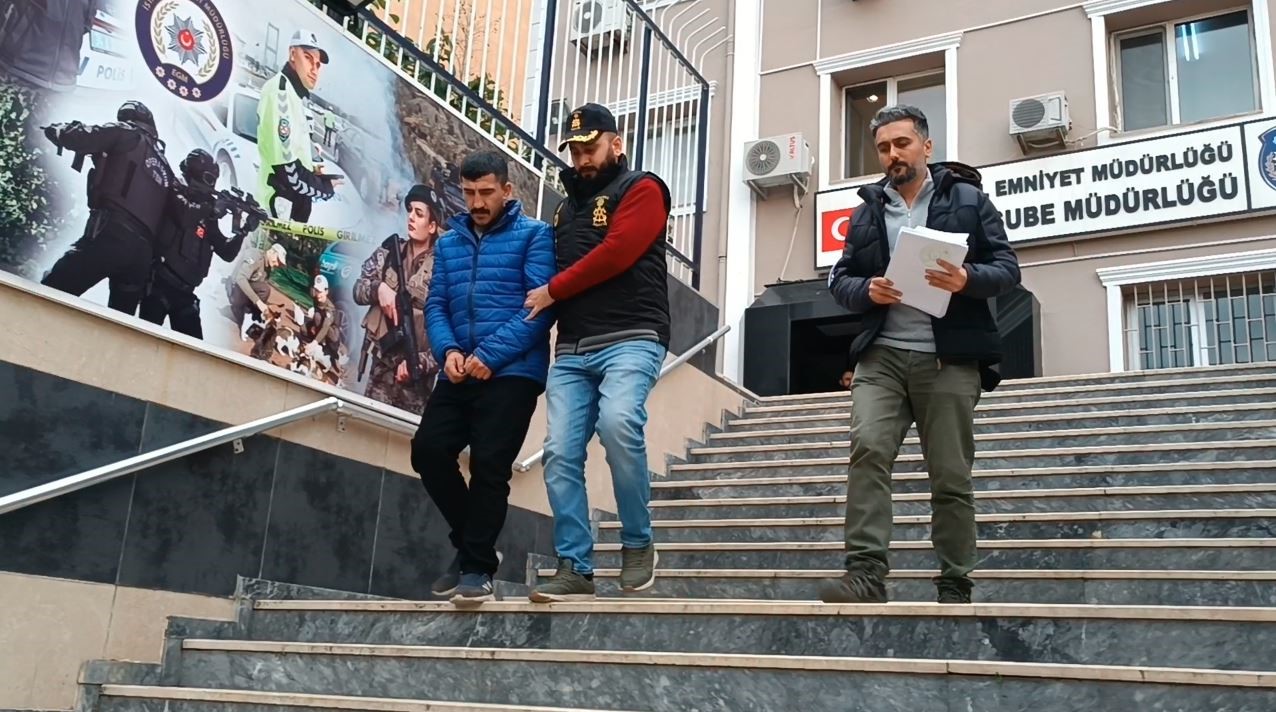 İstanbul’da evlerden kontak anahtarı çalan hırsız kamerada