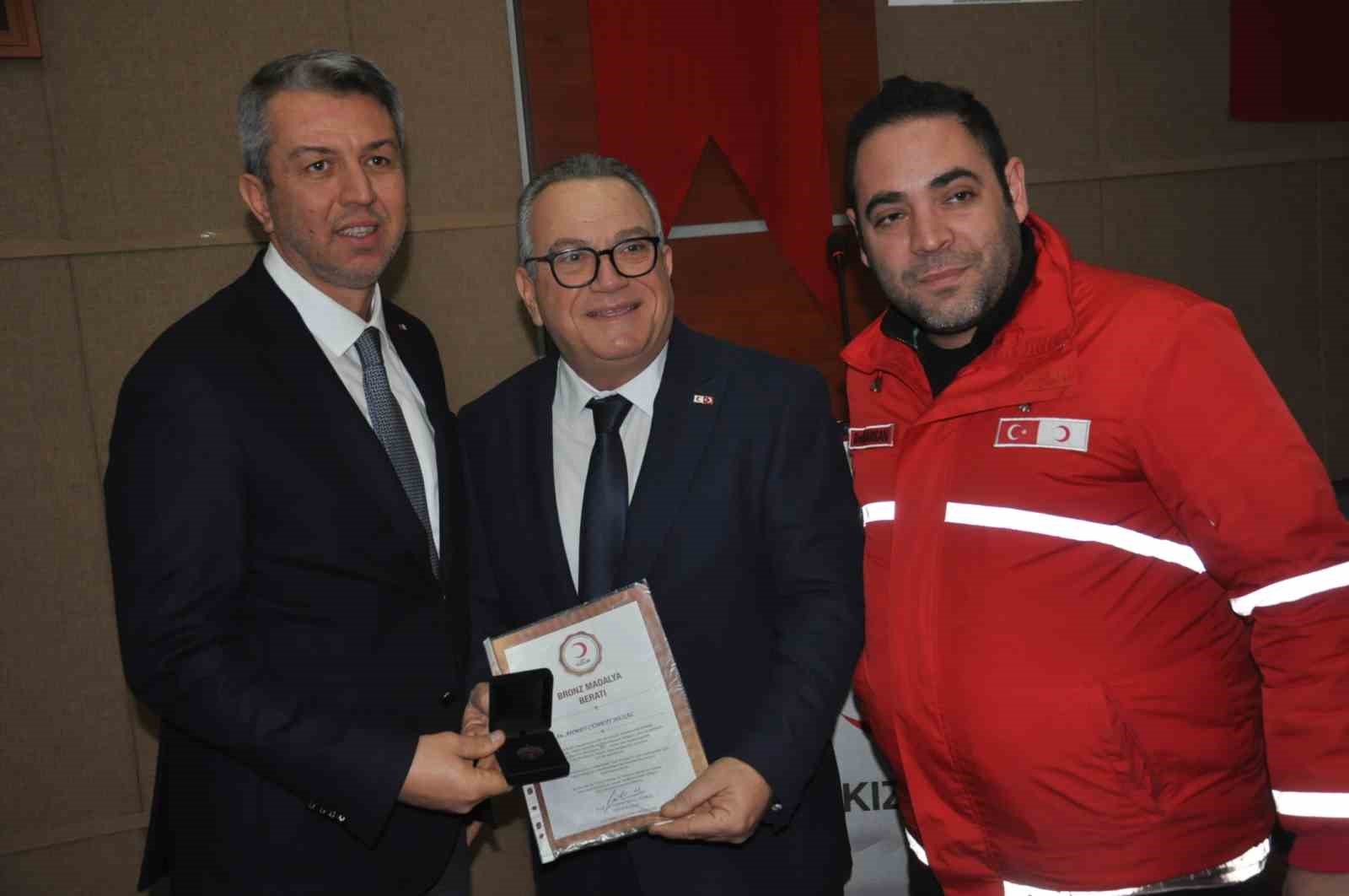 Salihli Kızılay&rsquo;da C&uuml;neyt Musal g&uuml;ven tazeledi
