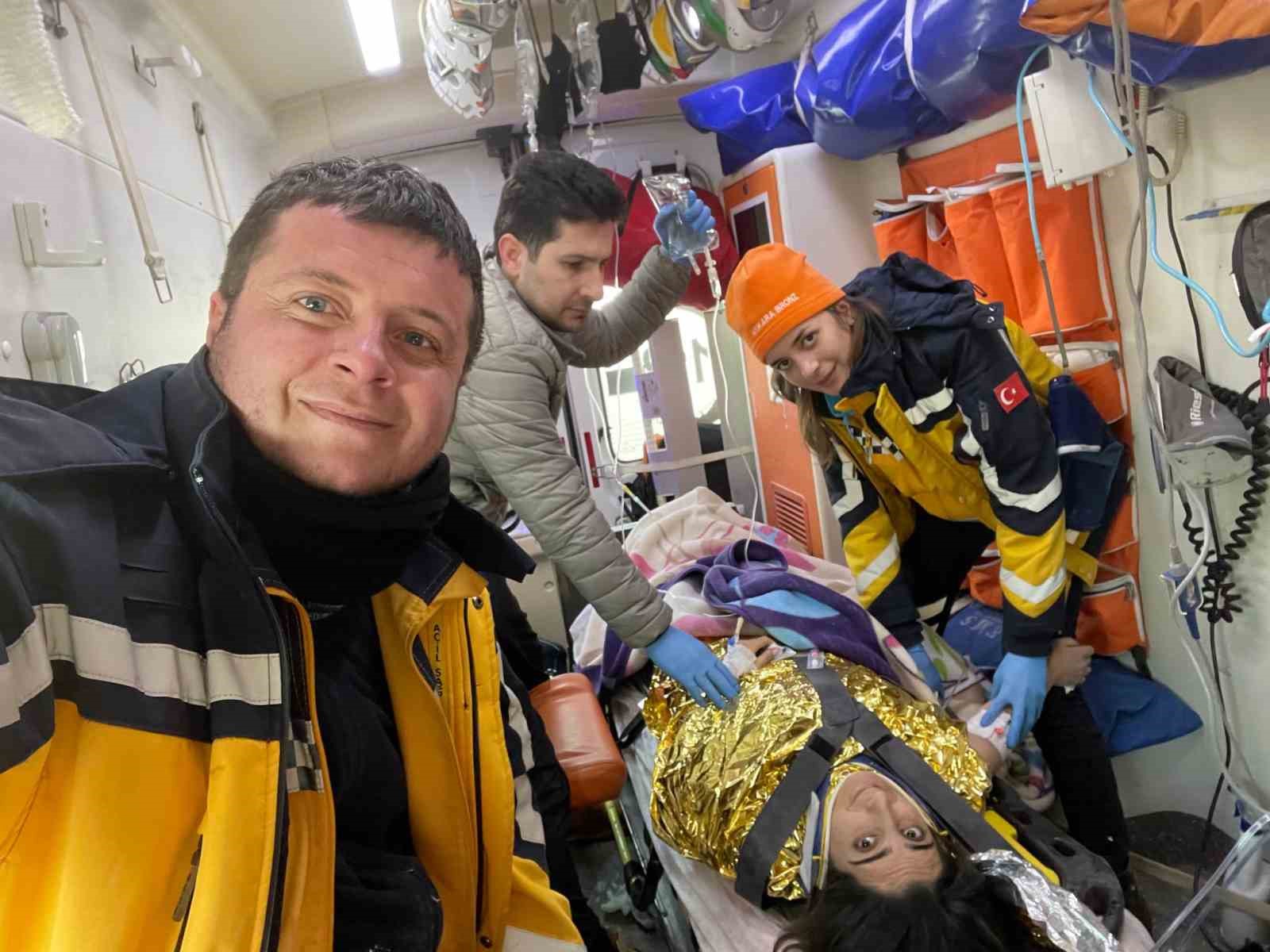 İl Sağlık Müdürü Özdemir depremzedeyi, depremzede ise onu unutmadı