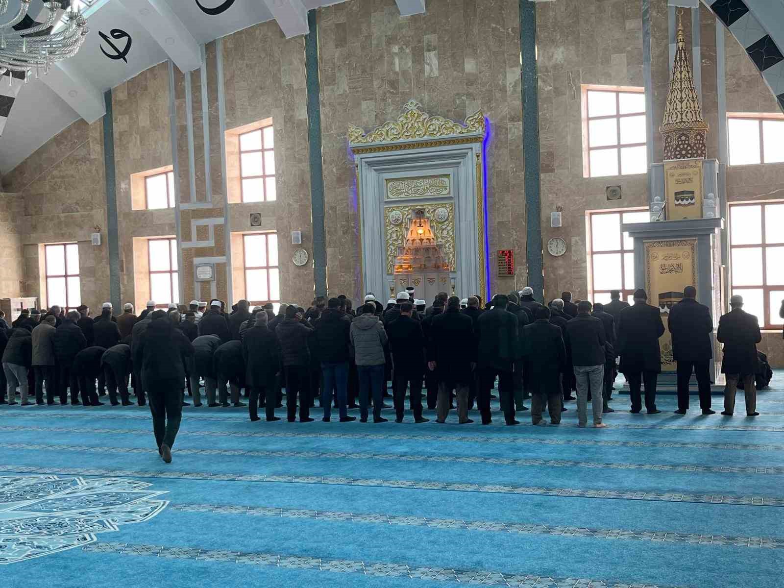 &Ccedil;aldıran&rsquo;da deprem şehitlerini anma programı
