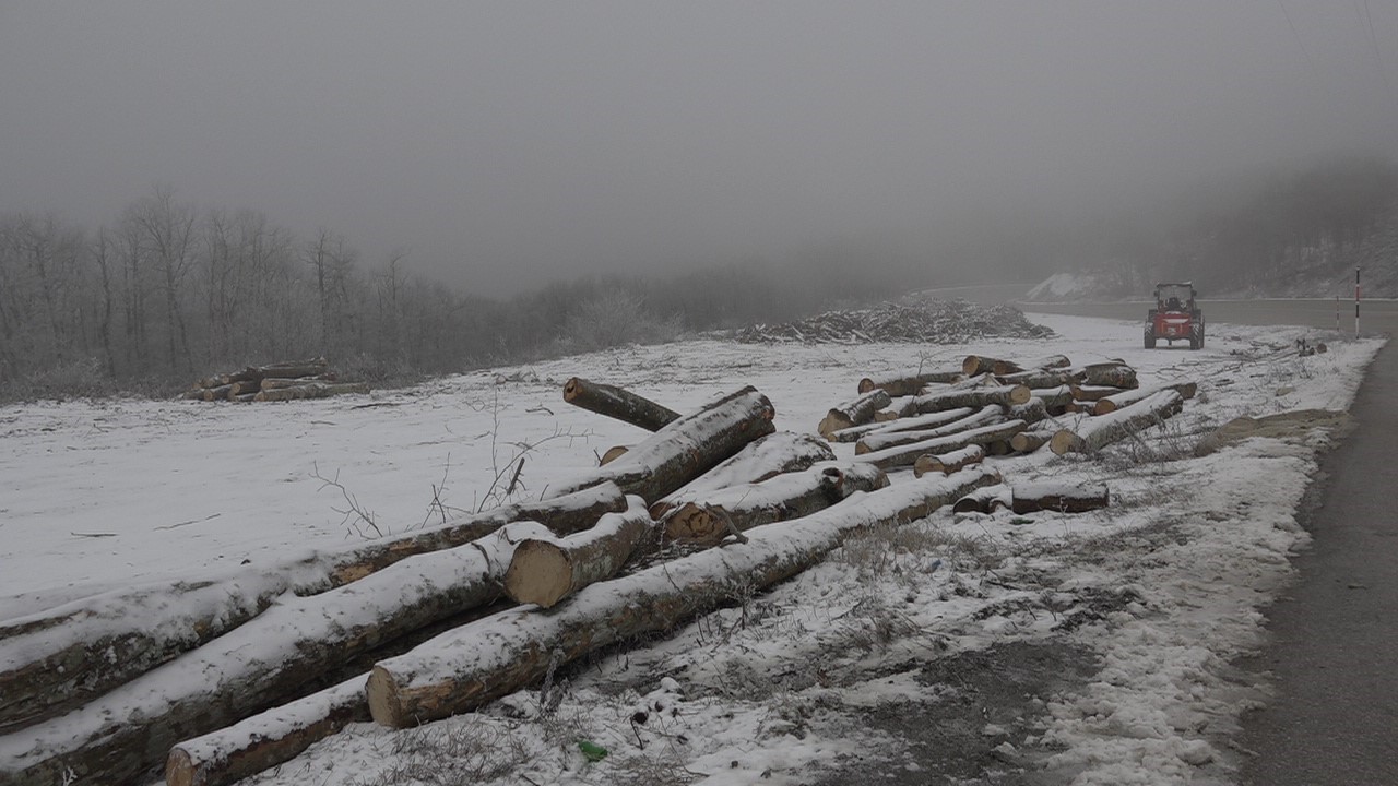 Kırklareli&rsquo;nin y&uuml;ksek kesimlerinde kar yağışı etkili oluyor
