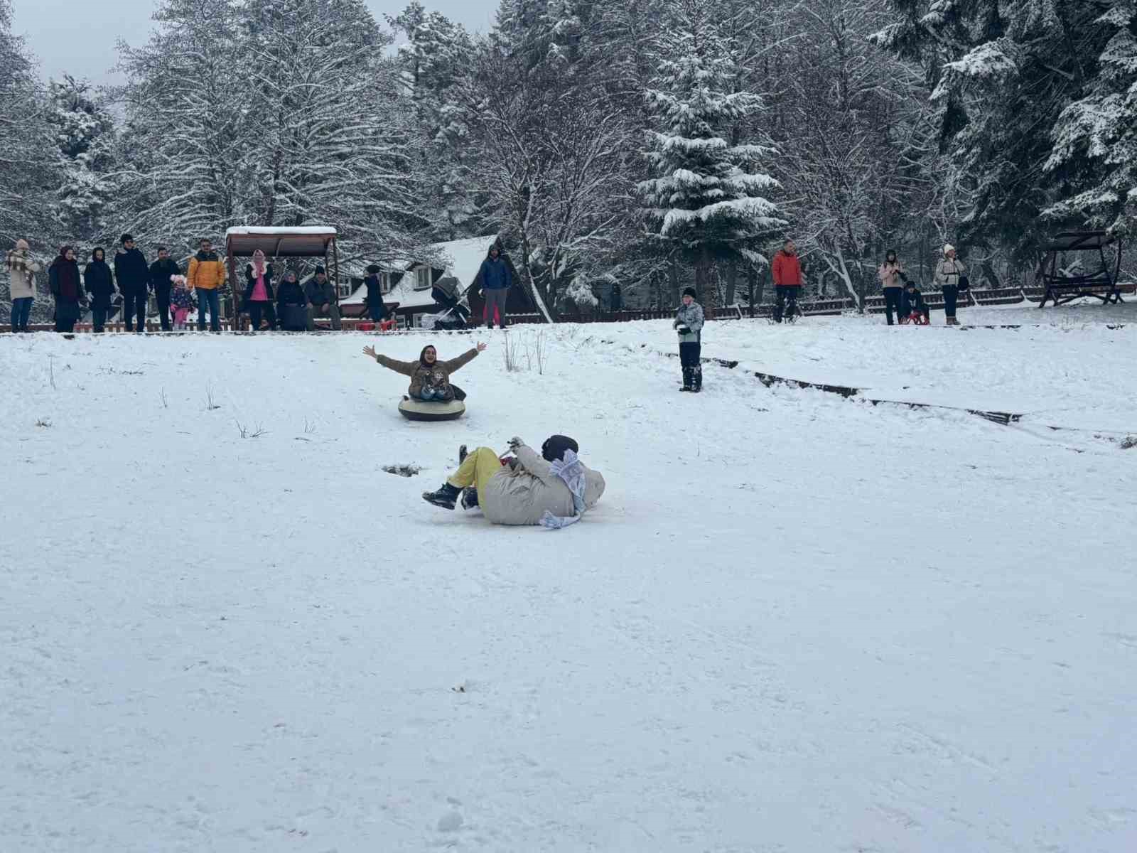 G&ouml;lc&uuml;k Tabiat Parkı&rsquo;nda hafta sonu tatilinin tadını b&ouml;yle &ccedil;ıkarttılar
