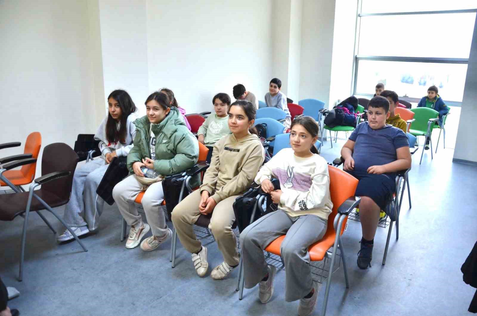 "Biz Bir Takımız" Projesi öğrencilerine moral ziyareti