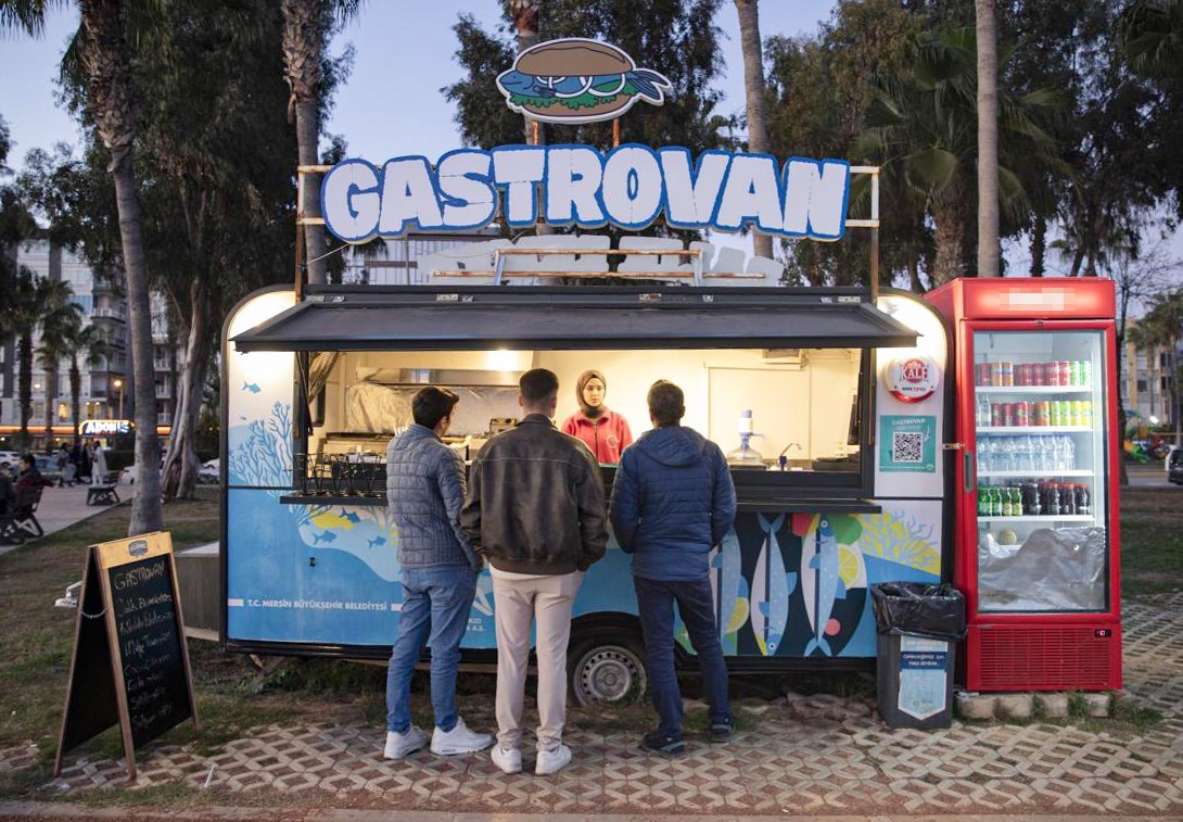 Mersin sahilinde yeni ’lezzet durakları’ hizmete açıldı