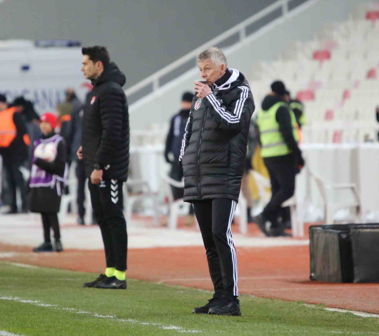 Beşiktaşlı oyuncular battaniyeye sarıldı