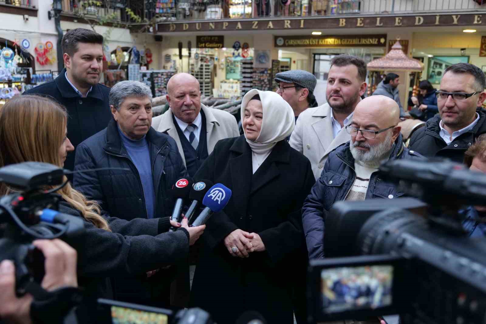 Milletvekili G&uuml;rcan, Tarihi Atlıhan &Ccedil;arşısı&rsquo;nda esnafın sıkıntılarını dinledi
