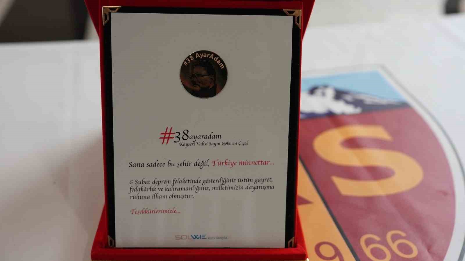 ’38 Ayar Adam’ Vali Çiçek’e plaket takdim edildi