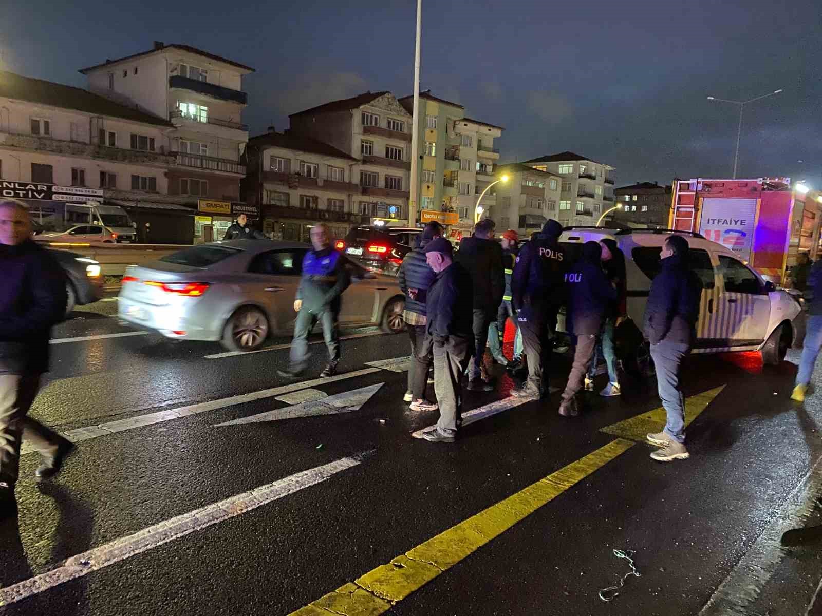 Düğün yolunda zincirleme kaza: 6 yaralı
