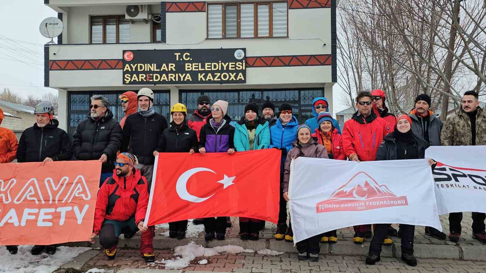 35 dağcı Süphan Dağı’na zirve yapamadan döndü
